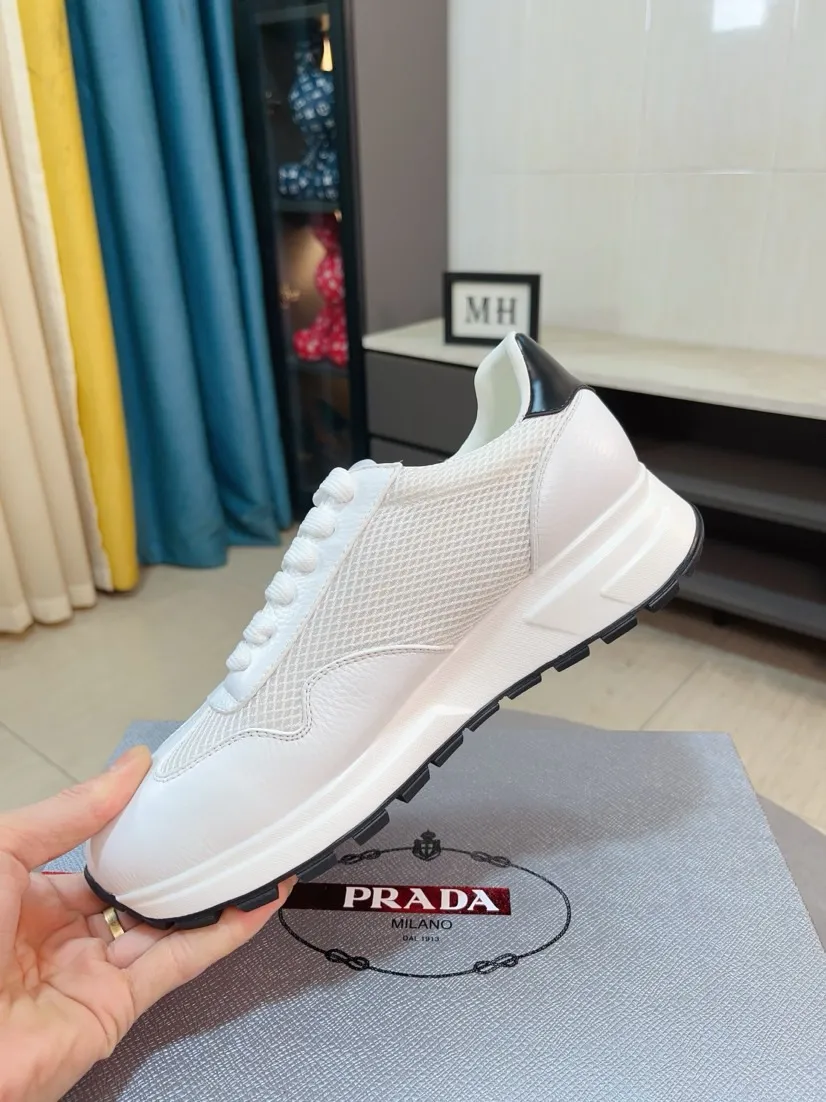 Men's shoes 💰580🌹🌹High-quality new Prada counters are launched simultaneously. The new men's shoes and 😘fabrics are selected from imported mesh and glue-spraying technology. Imported cowhide lining. 👍🏿High-end☄️Open-molded non-slip rubber outsole, exquisite lines, simple and elegant, comfortable and high-end for leisure travel. Code number: 38 to 44